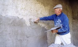 Все о штукатурке цементным раствором: характеристики, приготовление, нанесение